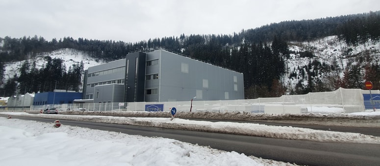 Proizvodna hala litij-ionskih baterij TAB Mežica na lokaciji na Prevaljah 
 