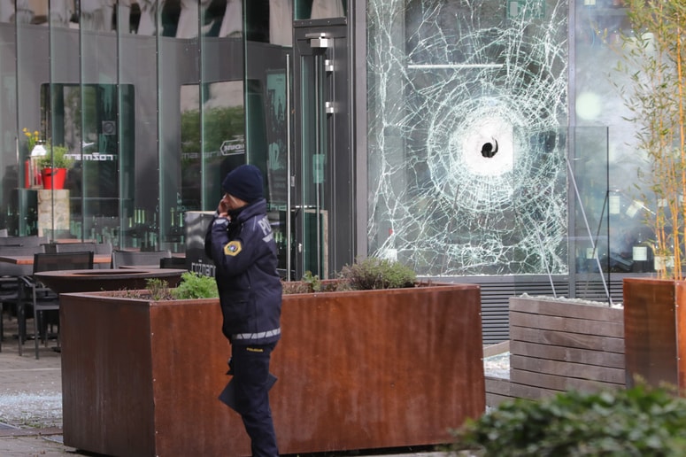 Eksplozivna naprava bi lahko ogrozila tudi življenja naključnih mimoidočih. 