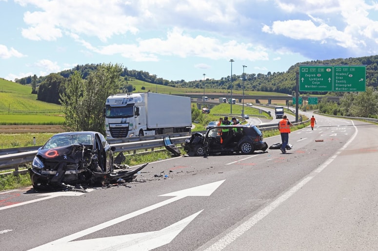 Sodišče je poleg pogojne obsodbe Heleni J. izreklo še prepoved vožnje za dve leti, s čimer se zanjo ne bo nič spremenilo,
saj ji je lani, ko je dopolnila 80 let, vozniško dovoljenje prenehalo veljati. 