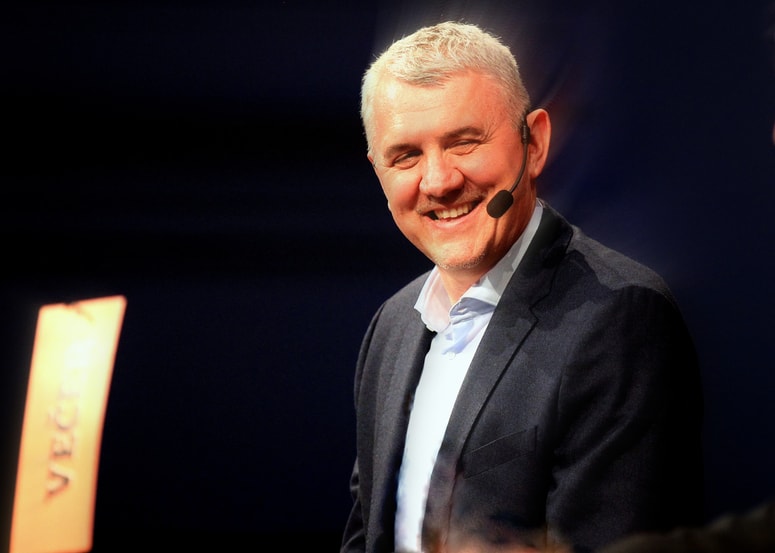 Adrian P. Kezele: "Ženske nikoli niso prenehale biti v stiku s svojimi močmi, le potlačile so jih in pozabile nanje."