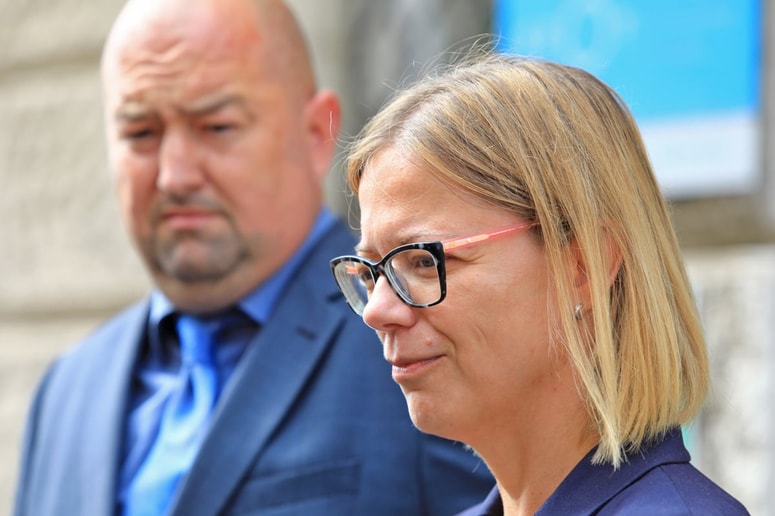 Ministrica za javno upravo Sanja Ajanović Hovnik, ki je razrešila Roberta Pungerla, bo morala ponoviti razpis.