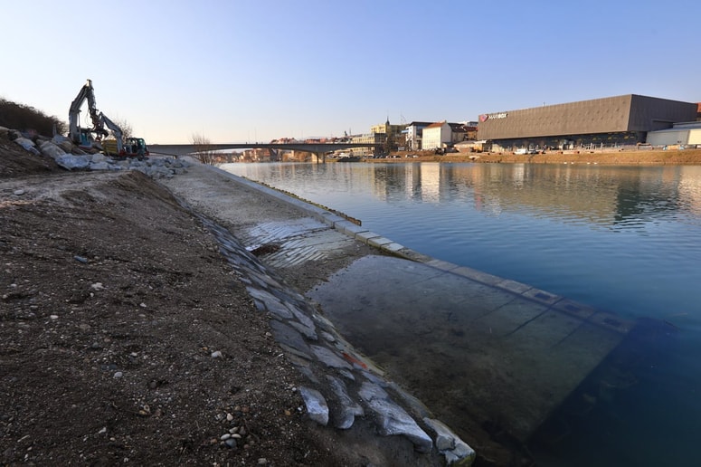 Za izgradnjo rampe so poskrbele Dravske elektrarne Maribor, za izgradnjo dovozno-izvozne intervencijske poti pa mariborska občina. 