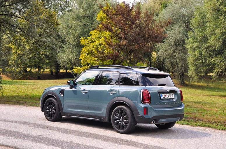 To je mini, s katerim si z najmanj skrbi upamo zaviti z asfaltiranih cest.