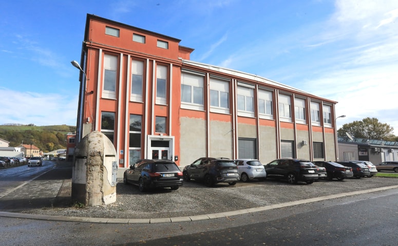 Cutting Edge je na istem naslovu
v Melju kot Z-Line, le pod drugim imenom nadaljeval posel za evropsko avtomobilsko industrijo. 