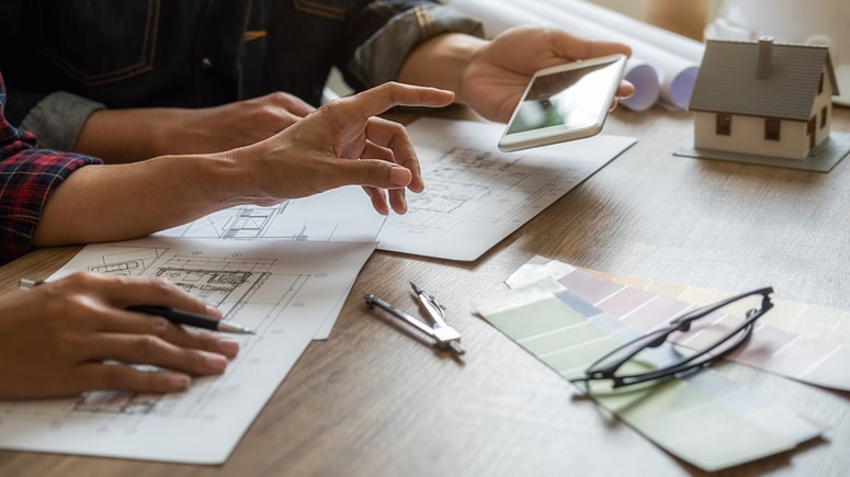 Glavna fotografija članka:Vroča delovna mesta v Mariboru: Bi delali v športnem centru ali kot receptor? Delo za učitelja in medijskega tehnika