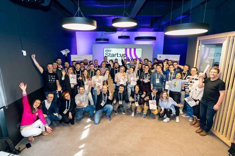 V mariborski Tovarni podjemov je minuli konec tedna brbotalo od podjetniških idej, ki jih je več kot 60 udeležencev 16 ekip razvijalo in na koncu predstavilo strokovni komisiji.