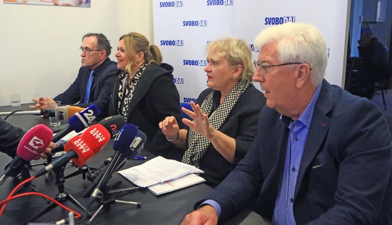 Vojko Flis, Lena Grgurevič, Karin Jurše in Milan Lukić so poudarili, da ne pristajajo na način delovanja župana Saša Arsenoviča. 