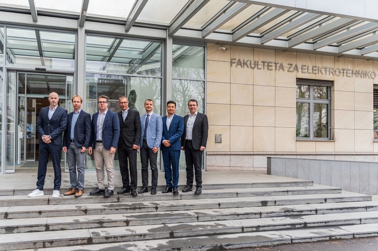 Najnovejšo opremo so fakulteti donirala podjetja Huawei, S&T Iskratel in Telekom Slovenije. 