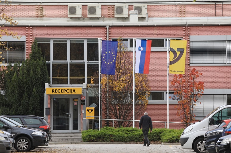 Sindikata v Pošti Slovenije zahtevata 6-odstotno uskladitev plač z inflacijo, poslovodstvo ponuja manj, bo danes dosežen dogovor?