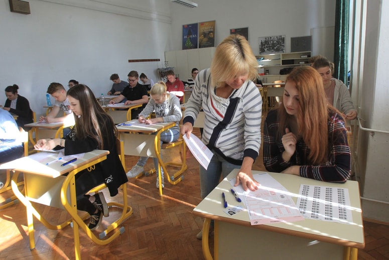 Glavna fotografija članka:Maturitetno spričevalo