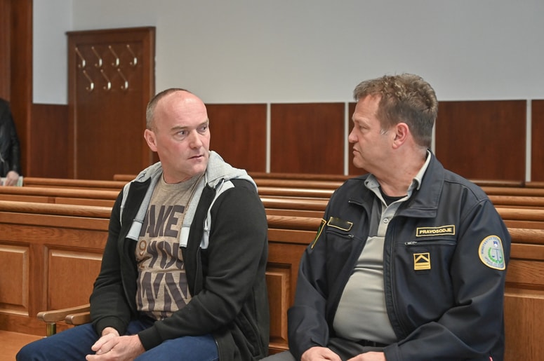 Mitja Orešek ni sprejel ponudbe tožilke, ki bi v primeru priznanja zanj predlagala kazen 19 let zapora. 