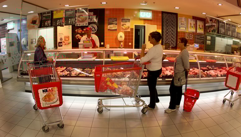 Nižje cene mesa velikokrat pomenijo tudi vprašljivo kakovost, opozarjajo igralci v slovenski verigi proizvodnje mesa, a cena je pri domačih potrošnikih še vedno poglavitni dejavnik.

 