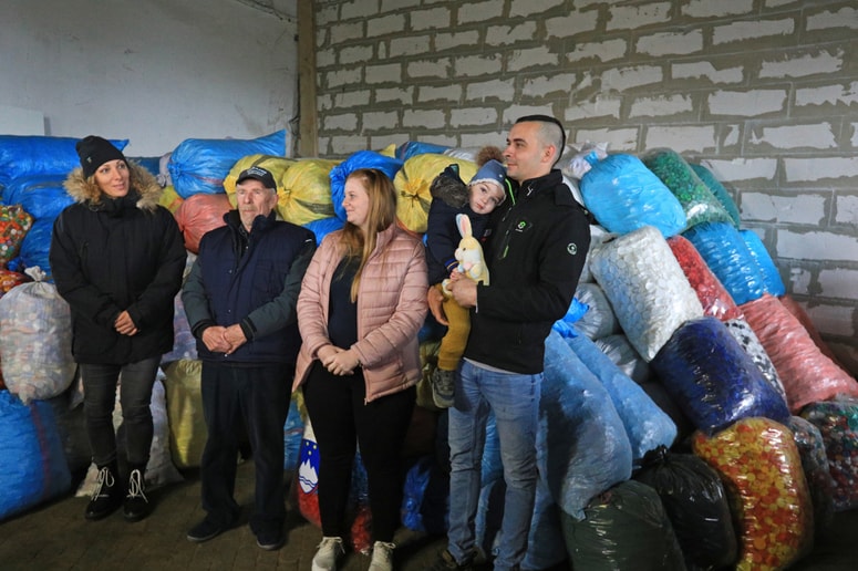Tokratnega odvoza zamaškov s ptujske železniške postaje se je udeležila tudi trenutno najboljša slovenska smučarka Ilka Štuhec. 