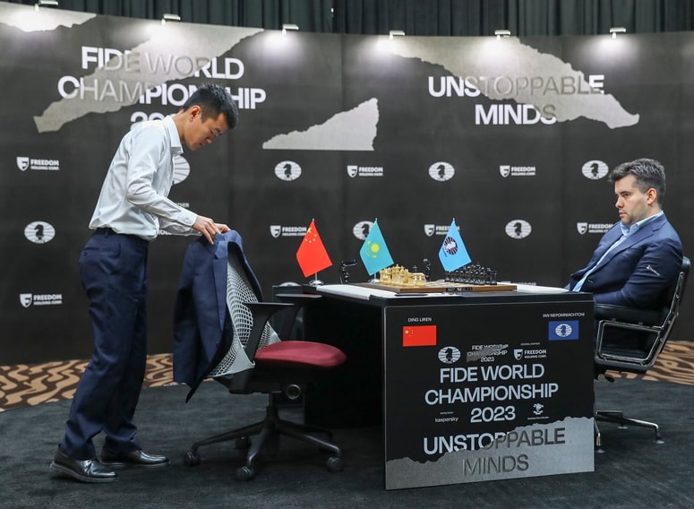 Rus Jan Nepomnjašči (desno) bo, kot kaže, kmalu lahko šahiral ob državi svoje domovine. 