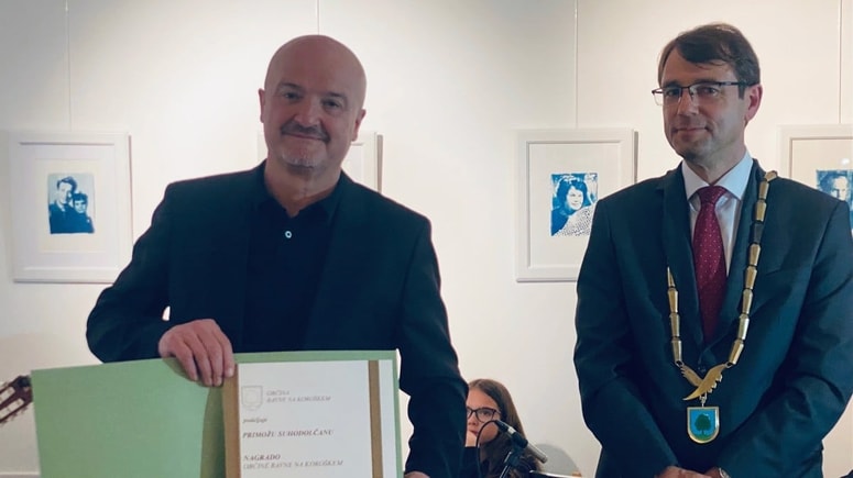 Primož Suhodolčan z županom Tomažem Roženom.