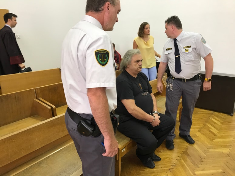 Glavna fotografija članka:Sledil ji je na vsakem koraku, če se ni oglasila, je sporočal ...