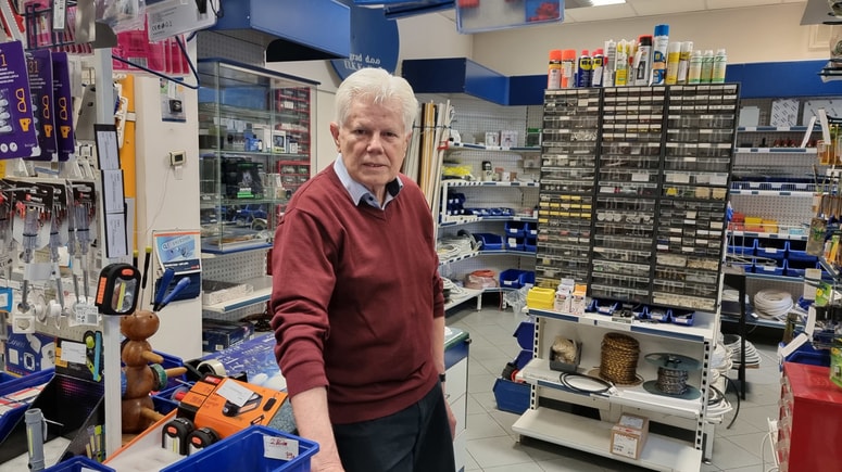 Vrata prodajalne Elektro svetovalec namerava Karel Sapač zapreti konec aprila. 