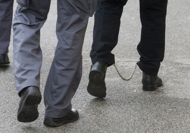 Za obtoženega zahtevajo tudi 20-letni izgon iz države. Fotografija je simbolična. 