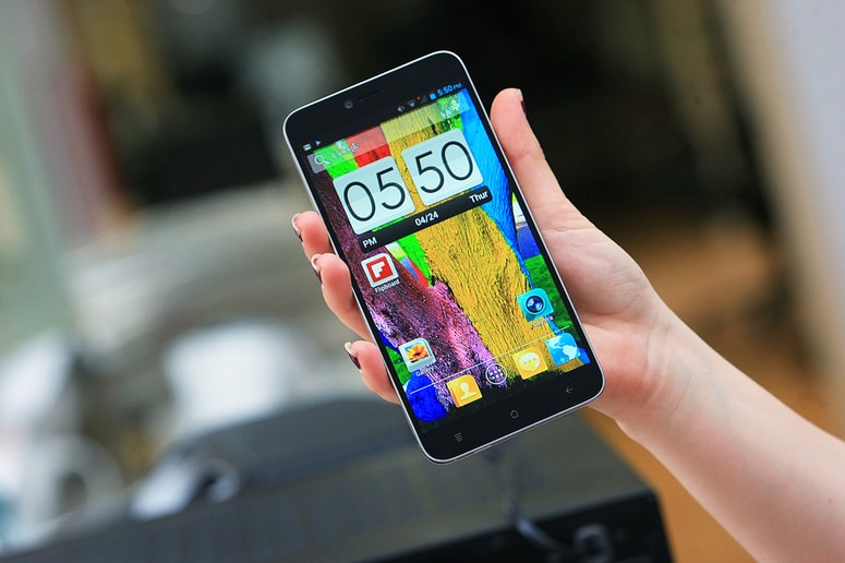 Glavna fotografija članka:Telefoni in tablice bi morali trajati dlje: Kaj se z novimi pravili spreminja za potrošnike?