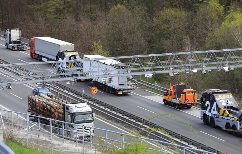 Glavna fotografija članka:(FOTO) Znane so podrobnosti hude prometne nesreče na mariborski vzhodni obvoznici, v kateri je ena oseba umrla