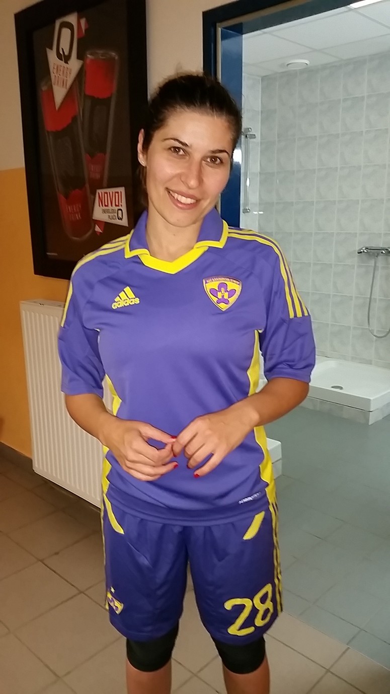 "Samo ena je ljubezen večna in ta je vijolična," pravi Natalija.