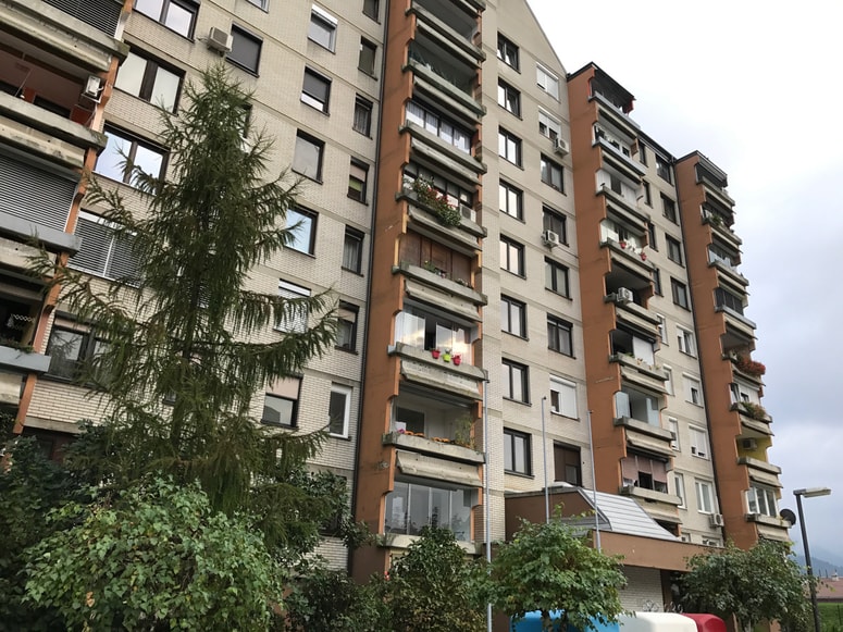 Etažni lastniki v večstanovanjskih stavbah lahko preko platforme spremljajo postopek zbiranja ponudb izvajalcev in na koncu odločijo o izbranem. 