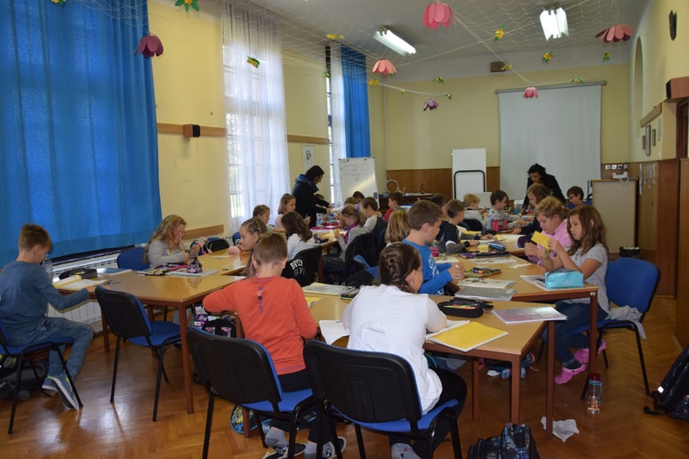 Od predstavnikov naše vlade pričakujejo odgovore, zakaj je njihovo delo manj vredno, manj pomembno, ob današnjem svetovnem delu učiteljev sporočajo slovenski učitelji. 