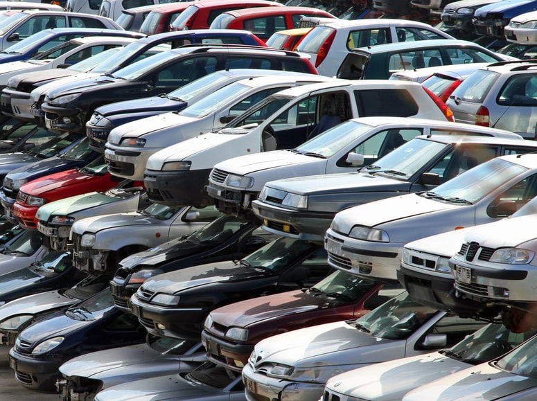 Oglasi, ki pritegnejo največ klikov, ponujajo vozila s povprečno ceno okoli 18.000 evrov. Fotografija je simbolična. 