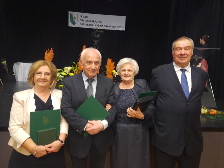 Od leve: Majda Dobaj, Ernest Centrih, Erika Lešnik in Franc Kocbek, prejemniki miklavških občinskih priznanj
