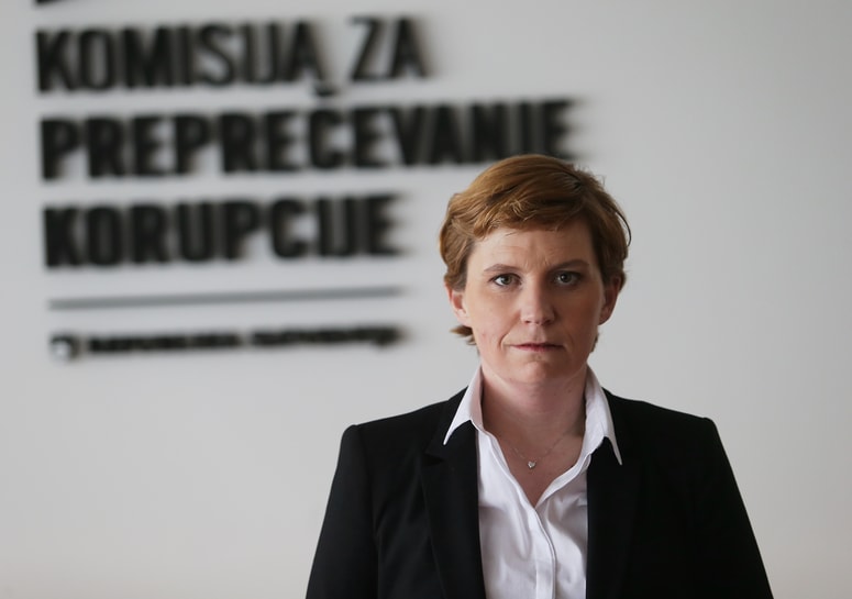 Glavna fotografija članka:Alma M. Sedlar: Žvižgači, mediji in korupcija