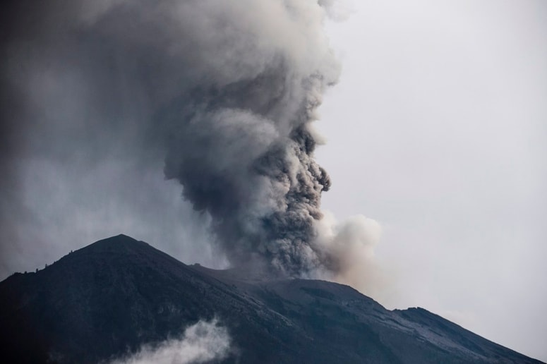 Vulkan je v soboto izbruhnil že drugil v tednu dni.