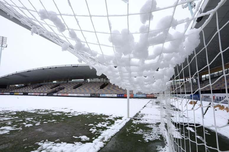 Nič ne bo danes z nogometom. 