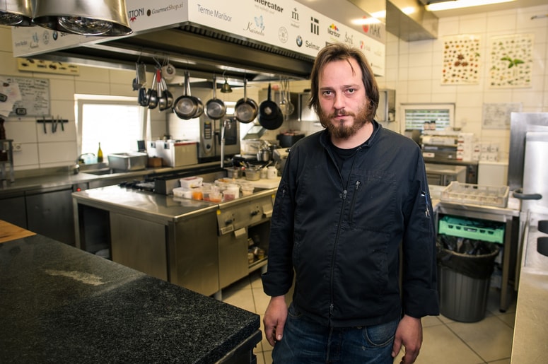 David Vračko v svoji kuhinji