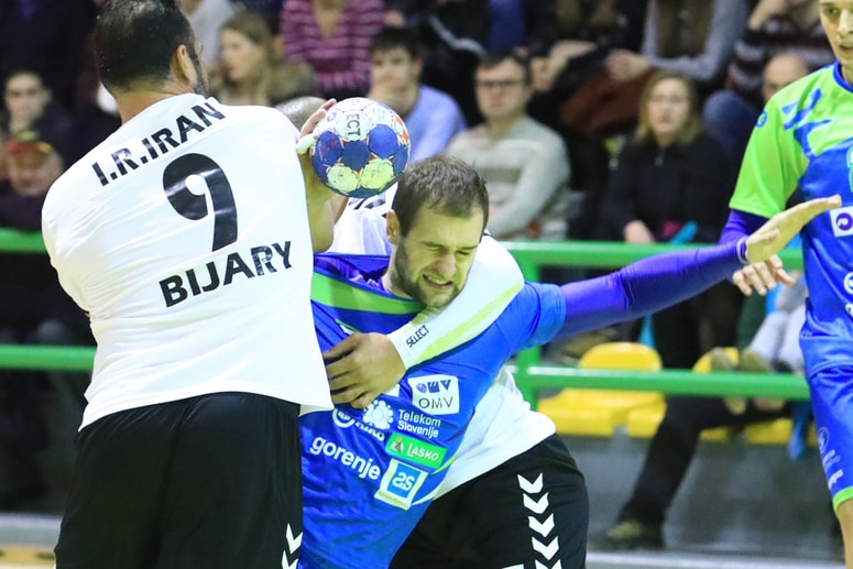 Glavna fotografija članka:Visoka zmaga rokometašev nad Iranci za štirico