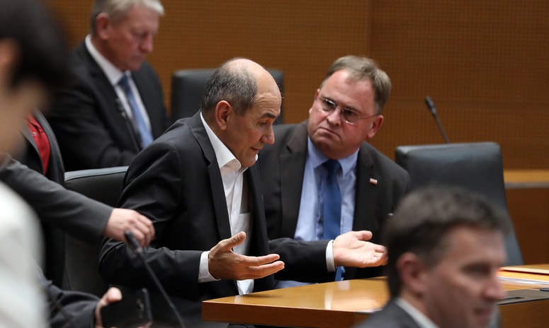 Koliko denarja je SDS vrnila Đuđićevi in na kateri račun, ostaja neodgovorjeno. 