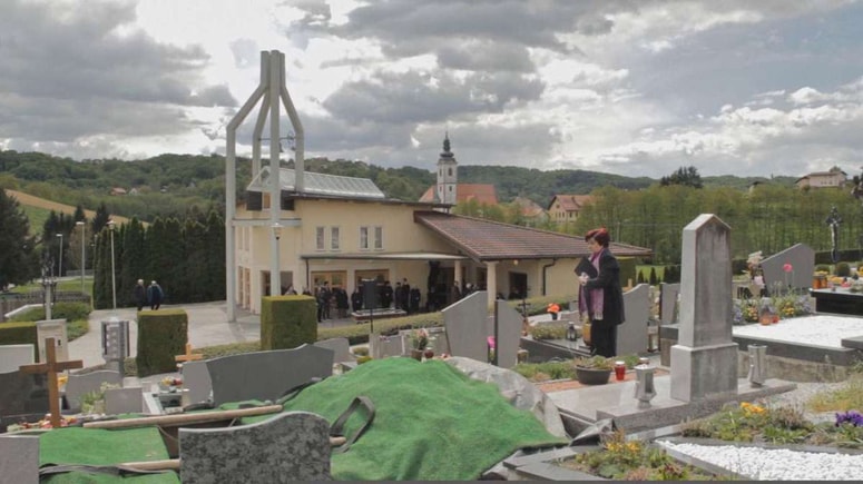 Konec, "lep film o smrti, ki na ravni geste pravzaprav posega v širšo družbeno depresijo" 