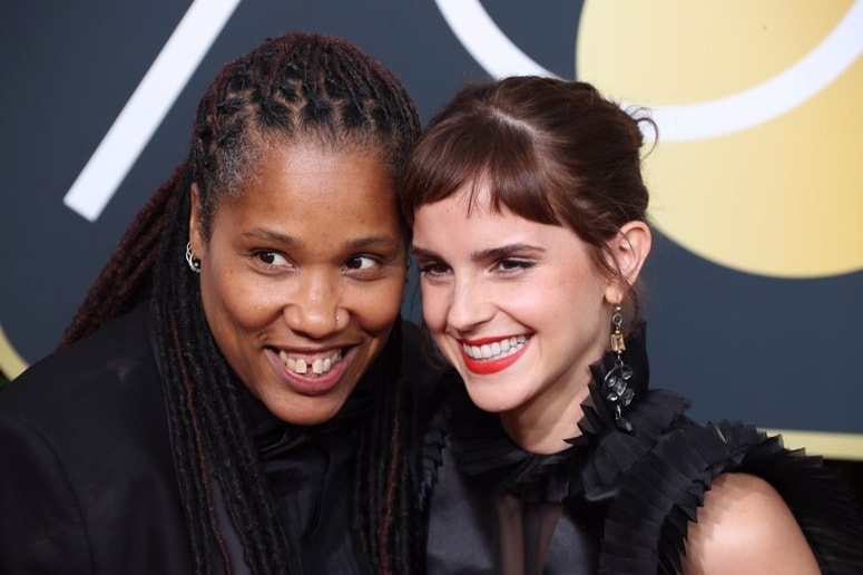 Emma Watson se je na letošnjih Zlatih globusih odela v črnino.