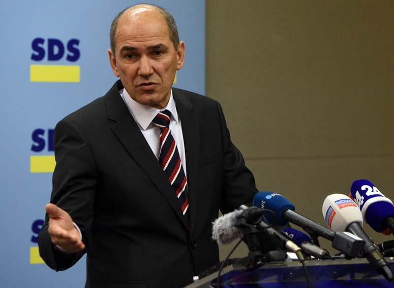 Stranka SDS si je sposodila 450.000 evrov pri 32-letni Dijani Đuđić, a naj bi prvi del posojila, ki ga je dobila decembra, 150.000 evrov, prejšnji teden vrnila z obresti in prekinila pogodbo. 