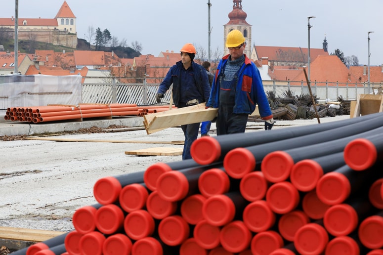 Nova, za 4,7 odstotka višja minimalna plača, ki poslej znaša 842,79 evra bruto in 638,42 evra neto, bo danes objavljena v uradnem listu. 