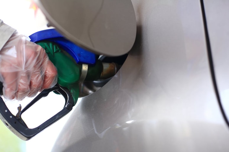 Cena modrega dizla, ki ga uporabljajo v kmetijstvu, je od danes višja za 17 centov in znaša 1,36 evra za liter.