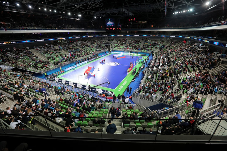 Nekaj slovenskih reprezentantov je že izkusilo igranje v polnih Stožicah, osem let kasneje se zgodba ponavlja. 