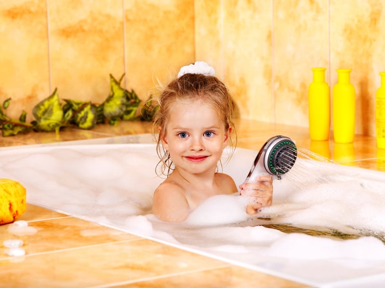 Glavna fotografija članka:Varčevanje: Kako ogrevamo sanitarno vodo?