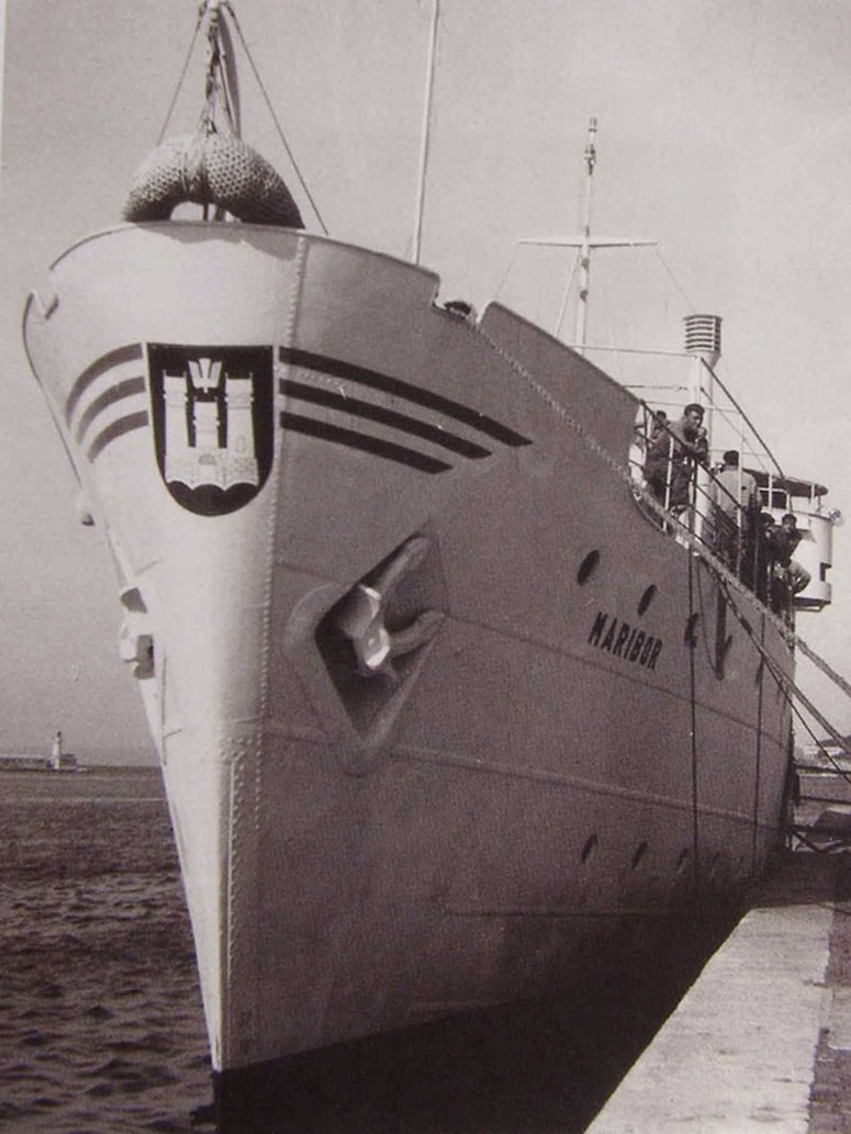 Ponosno je nosila mariborski mestni grb. 