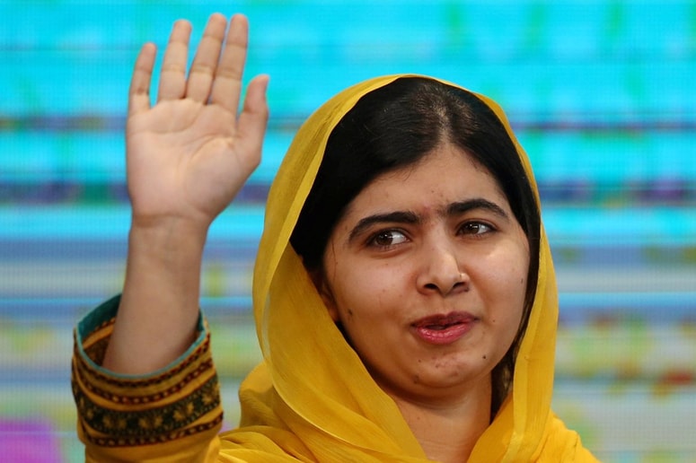 Glavna fotografija članka:V solzah se je Malala vrnila v domači Pakistan