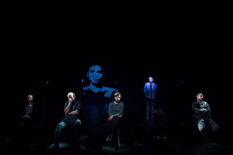 Predstavo bi morala predvajati nacionalna televizija, da bi dosegla enake množice, kot so pred letom in pol fašistoidno rohnele proti dečkom.