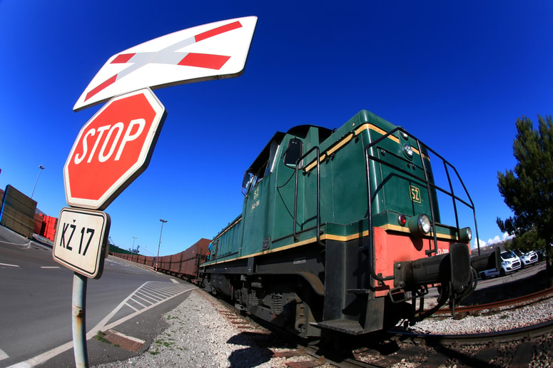 Države si konkurirajo pri logističnih koridorjih, po katerih bo potekal tovorni promet. 