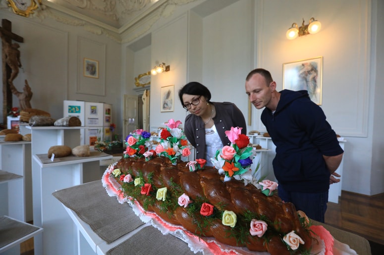 Glavna fotografija članka:Od vsega dobrega se cedi med