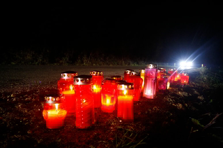 Glavna fotografija članka:Tri mlada dekleta umrla zaradi objestneža, ki naj bi divjal 244 km/h