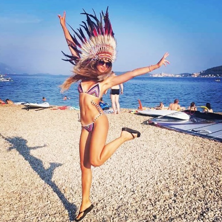 Tara Zupančič. Pripravljena, da vas skalpira.