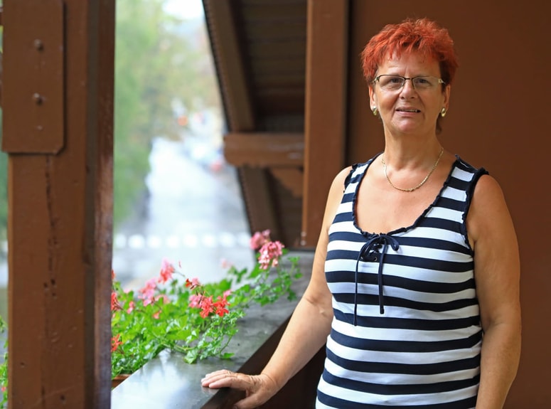 "Najbolj si želim, da bi pomagala drugim gluhim," pravi Ernestina Savski, nova predsednica Društva gluhih in naglušnih Podravja Maribor. 